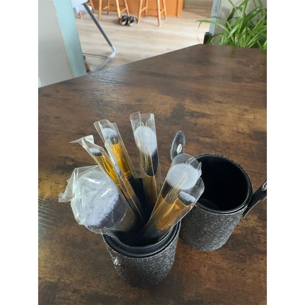 L'BRI 7-Piece Makeup Brush Set with Holder Travel-Friendly - Picture 2 of 4